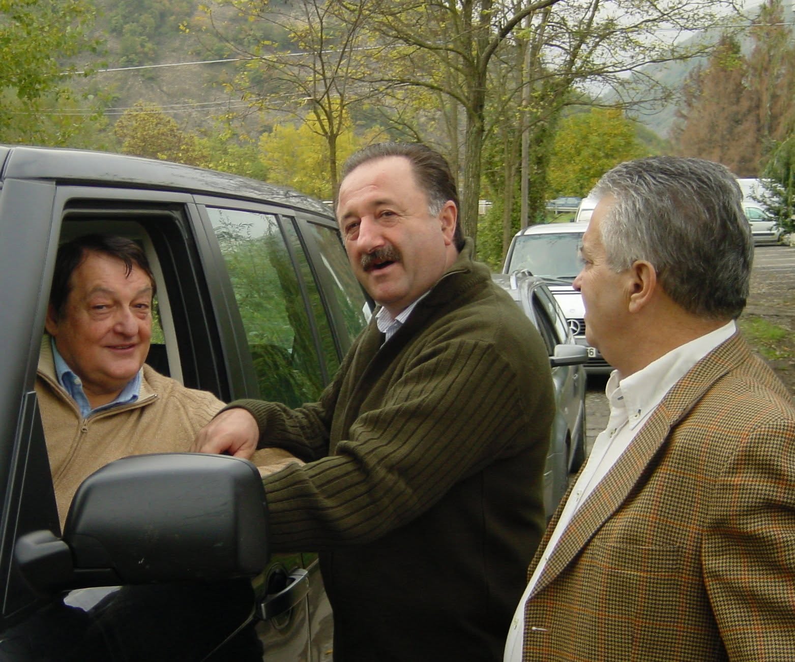 Claudio Macchiavelli con amici durante una giornata della Scuderia